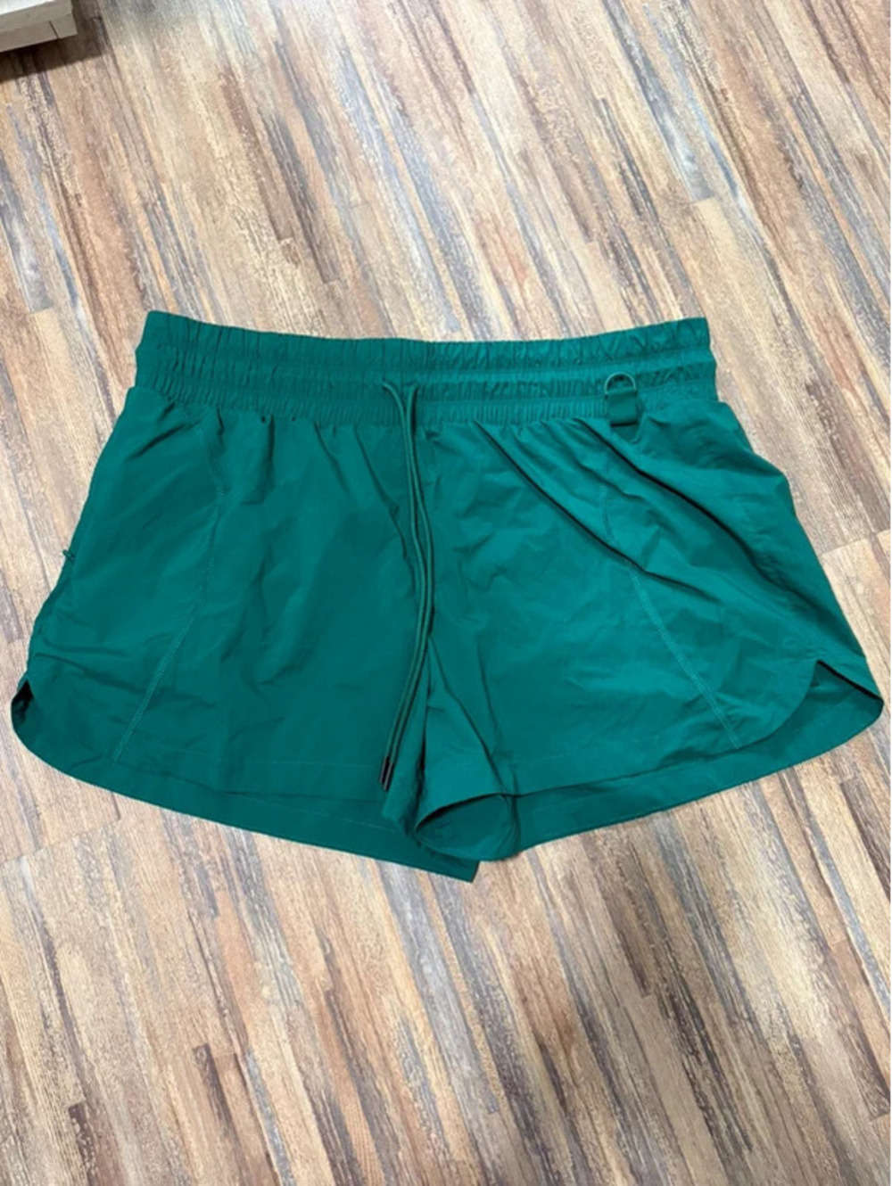 Avia green shorts size XXL Like new